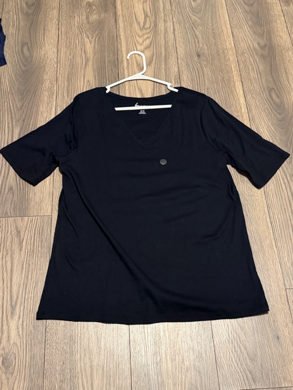 Lane Bryant Black V-Neck Short Sleeve Tee - Classic Fit